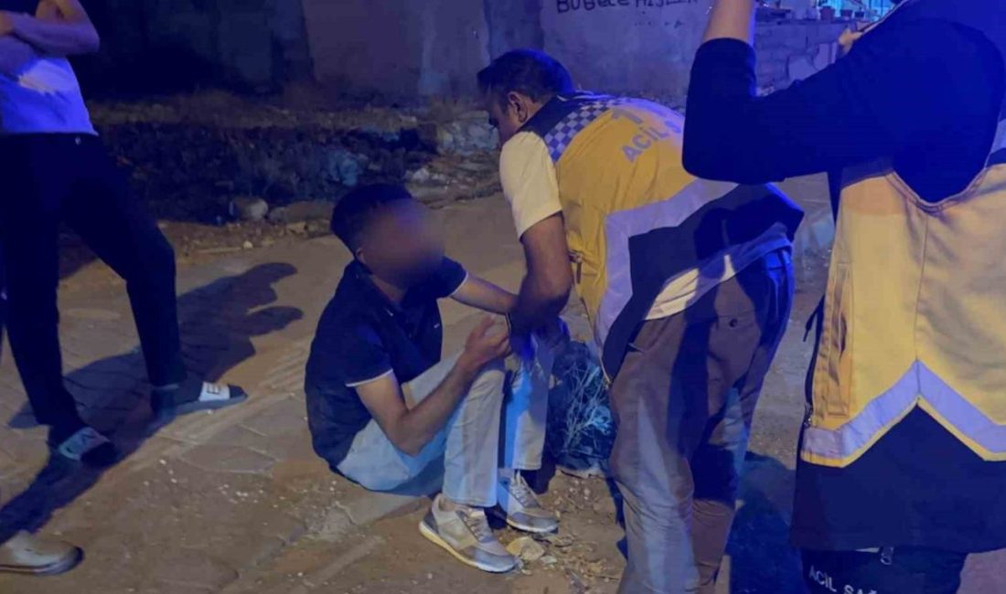 Madde bağımlısı genç, mahalle sakinlerini tedirgin etti Adıyaman’da kullandığı maddenin etkisinde kalan bir genç, mahallede tedirginliğe neden