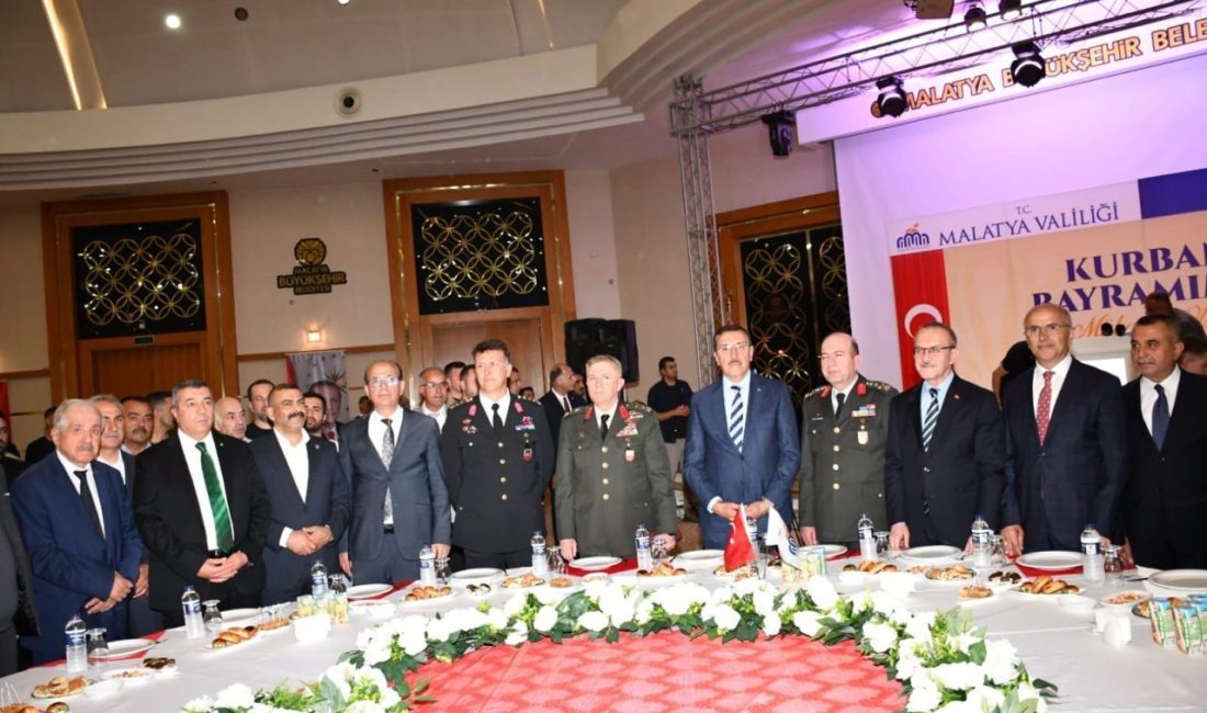 Malatya’da Resmi Bayramlaşma töreni yapıldı Malatya’da Kurban Bayramı dolayısıyla Valilik ve Büyükşehir Belediyesi iş birliğinde