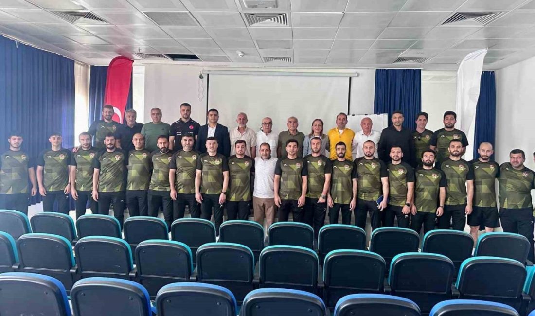 Malatya’da Uefa C Futbol Antrenör Kursu başladı Türkiye Futbol Federasyonu (TFF) Eğitim Dairesi ile Malatya Türkiye Futbol