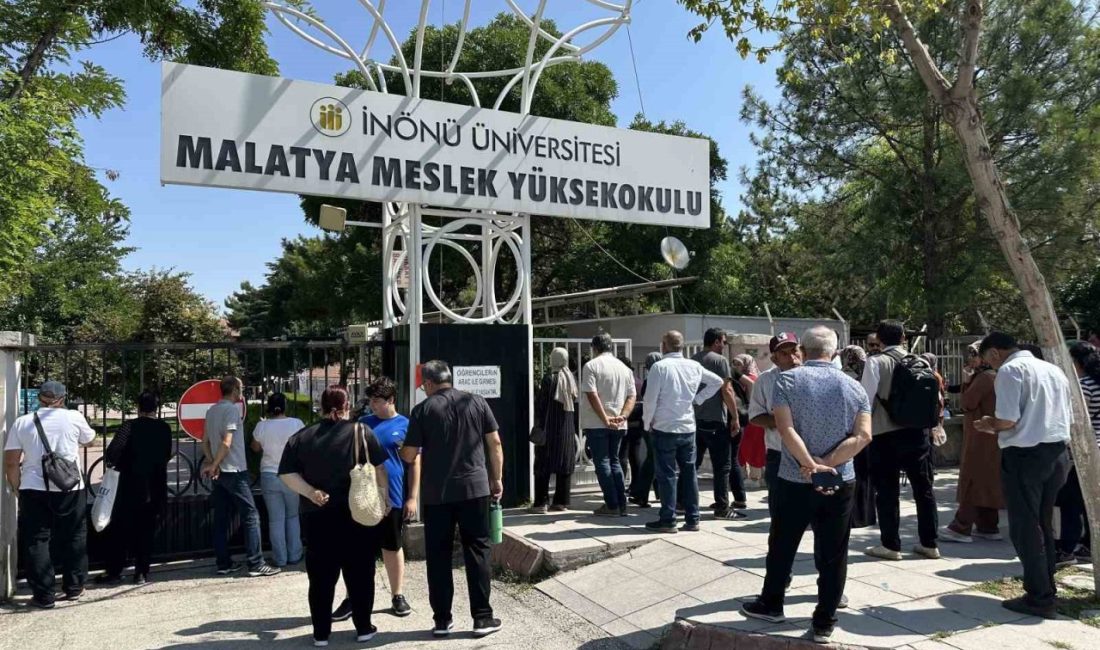 Malatya’da YKS’nin ikinci oturumu başladı Malatya’da Yükseköğretim Kurumları Sınavı’nın (YKS) ikinci oturumu olan Alan Yeterlilik