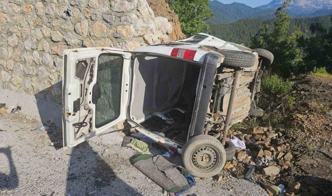 Manavgat’ta hafif ticari araç devrildi, sürücü ağır yaralandı Antalya’nın Manavgat ilçesinde hafif ticari aracın devrilmesi sonucu meydana gelen