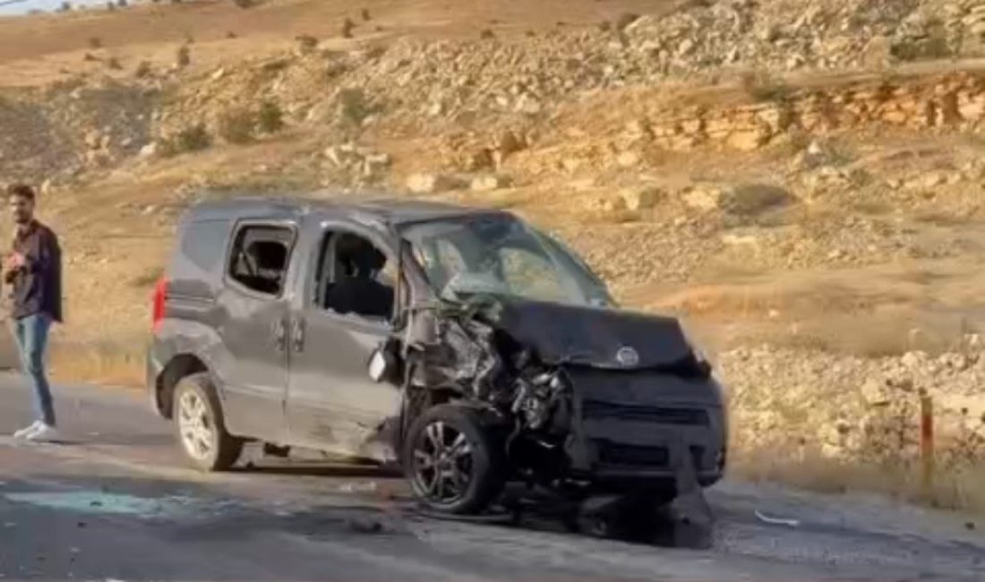 Mardin’de kamyonet ile cip çarpıştı: 9 yaralı Mardin’in Artuklu ilçesinde kamyonet ile cipin çarpıştığı kazada 9 kişi