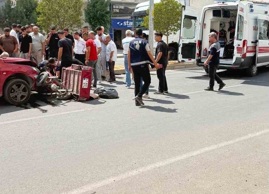 Mardin’de trafik kazası: 2 yaralı Mardin’de otomobil ile açık kasa motosikletin çarpışması sonucu 2 kişi