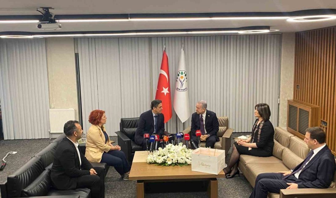 Milliyetçi Hareket Partisi (MHP) Genel Başkan Yardımcısı Sadir Durmaz ve