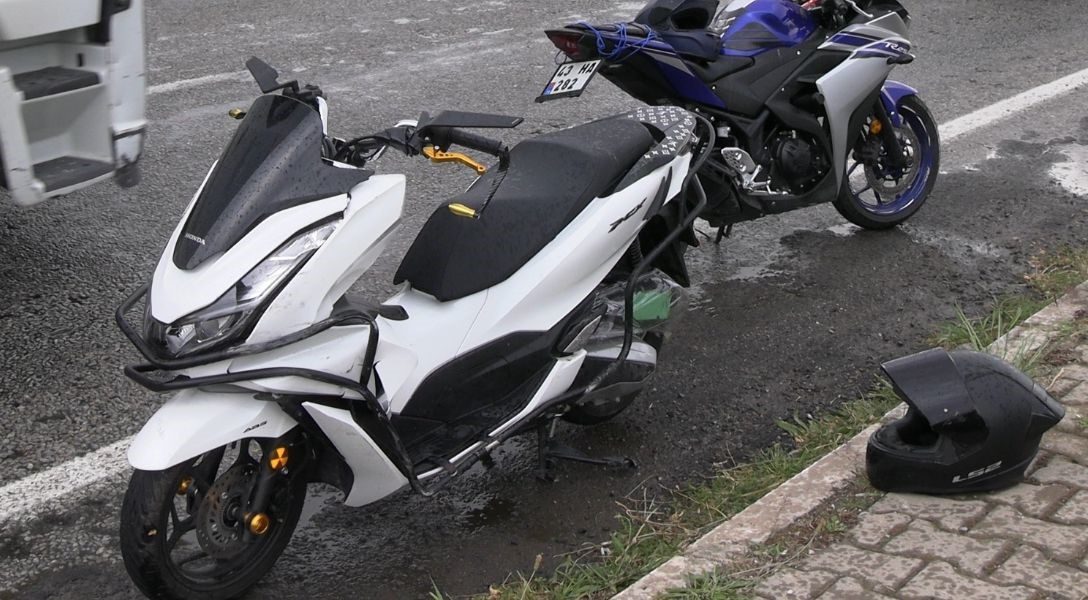 Motosiklet ile otomobil çarpıştı: 1 yaralı Kütahya’nın Tavşanlı ilçesinde otomobil ile motosikletin çarpışması sonucu meydana gelen