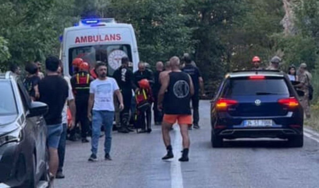 Munzur Çayı’na düşen genç kız, kalp masajıyla hayata tutundu Tunceli’de Munzur Çayı’na düşen ve doktorların yoğun çabasının ardından kalbi