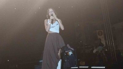 Mersin’in Mut ilçesinde düzenlenen Karacaoğlan Kayısı Kültür ve Sanat Festivali’nin