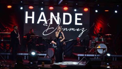 Müzik dünyasının sevilen ismi Hande Dönmez, Bodrum Azka Otel’de verdiği