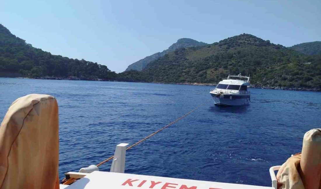 Ölüdeniz açıklarında arızalanan tekne kurtarıldı Muğla’nın Fethiye ilçesi Ölüdeniz açıklarında makine arızası nedeniyle sürüklenen ve