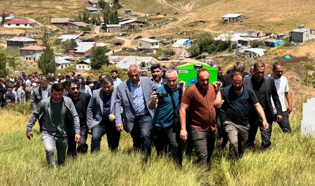 Osmanlı Ocakları ve Ocak Partisi Genel Başkanı Kadir Canpolat’a son görev Erzurum’un Horasan ilçesi Çayırdüzü Köyü’nde ağabeyi Mutlu Canpolat tarafından dün