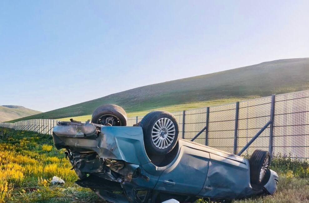 Otomobil takla attı, 4 kişi yaralandı Sivas’ta sürücüsünün kontrolünden çıkan otomobilin takla attı kazada 4 kişi