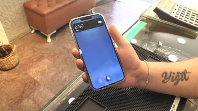 Eskişehir’de telefoncu esnafı olan Yiğit Aytekin, telefonlarda son yıllarda yaygınlaşan