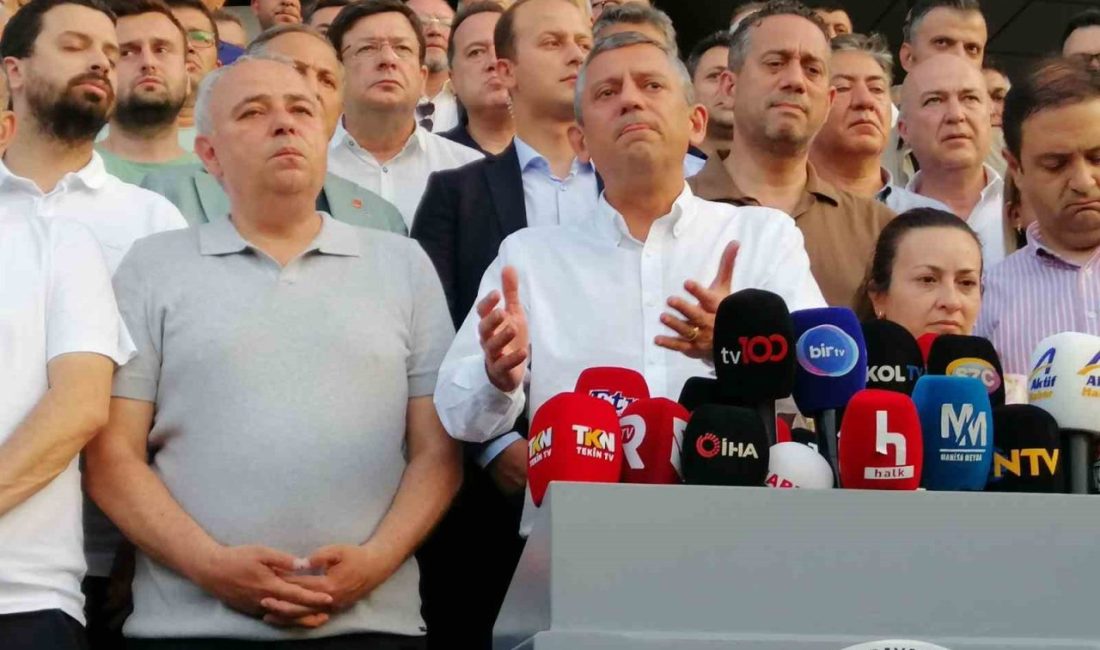 Özgür Özel: “Ben aklımın yarısını kaybettim, kalbimin yarısını kaybettim” Manisa Büyükşehir Belediye Başkanı Ferdi Zeyrek, yarın düzenlenecek törenle son
