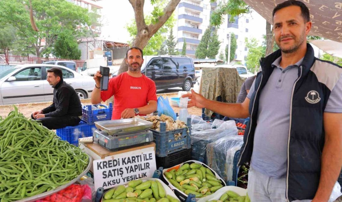 Pazarda kolay ödeme dönemi: İster kartla ister karekodla ödeme Kahramanmaraş’ta bir pazarcı esnafı, geleneksel tezgâhına teknolojiyi entegre ederek pos