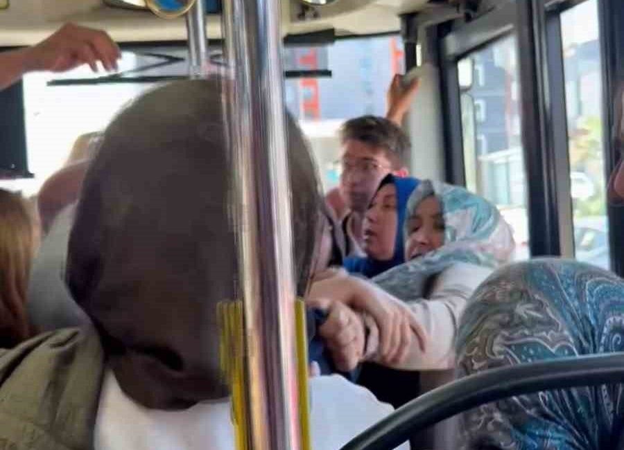 Pendik’te bir İETT otobüsünde 2 kadın yolcu arasında yer verme