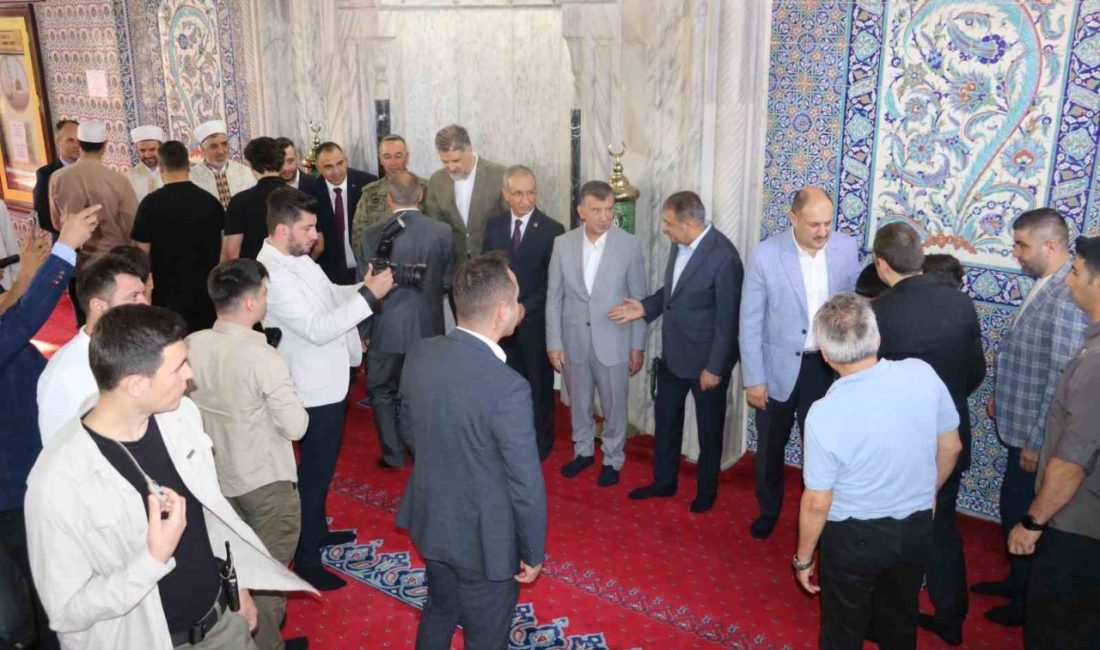 Peygamberler şehri Şanlıurfa’da bayram namazı coşkusu Peygamber şehri Şanlıurfa’da Kurban Bayramı namazı için binlerce vatandaş camilere