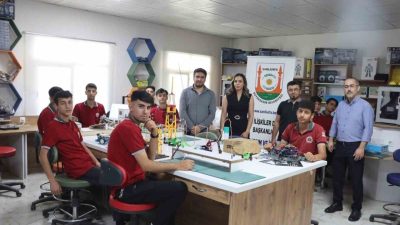Şanlıurfa Büyükşehir Belediyesi, gençleri teknolojiyle buluşturuyor. Yenice Toplum Merkezi’nde her
