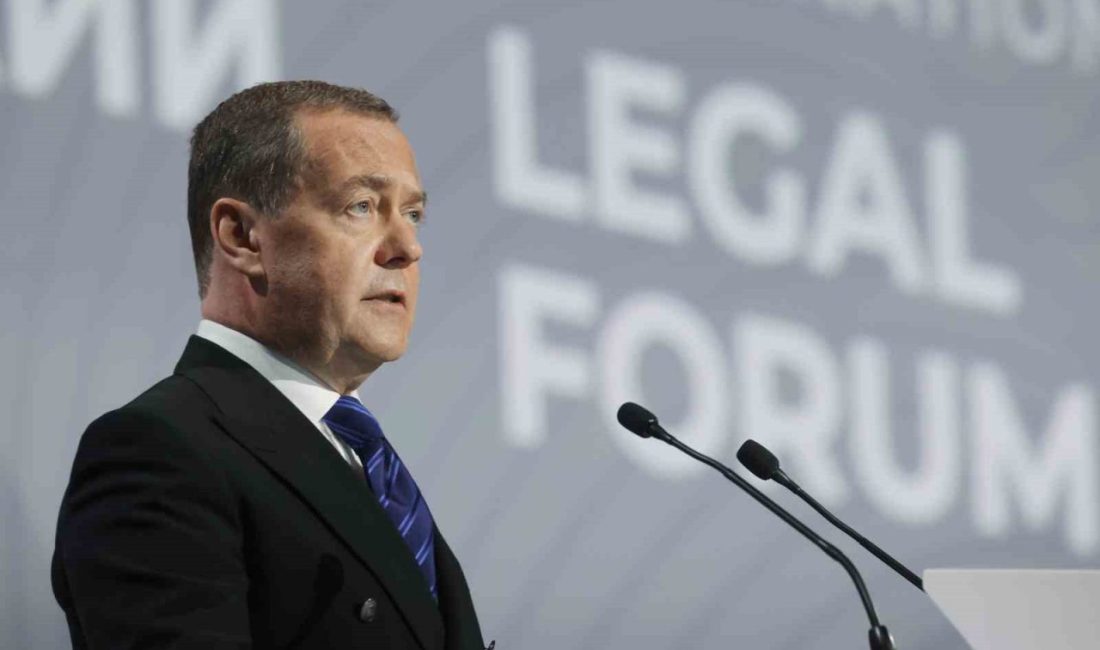 Rusya Güvenlik Konseyi Başkan Yardımcısı Dmitry Medvedev ABD’nin İran’a saldırısının