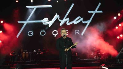 SAMSUN (İHA) – Samsun’da sahneye çıkan ünlü şarkıcı Ferhat Göçer,