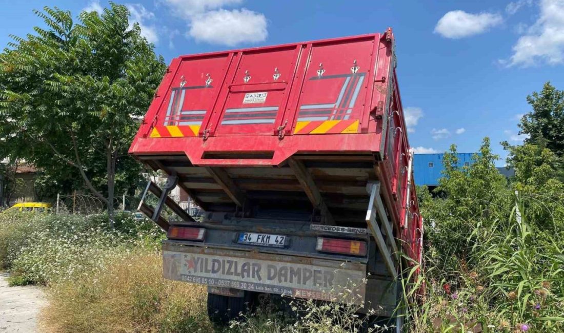 Sancaktepe’de kamyon ve çekici yol kenarına uçtu: 3 yaralı Sancaktepe’de bir kamyon ve bir çekici ve otomobilin karıştığı zincirleme
