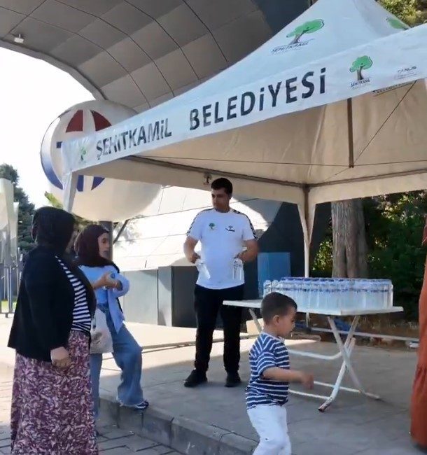 Şehitkamil Belediyesi’nden sınava giren öğrencilere destek Şehitkamil Belediyesi, Yükseköğretim Kurumları Sınavı’na (YKS) giren öğrenci ve ailelerin