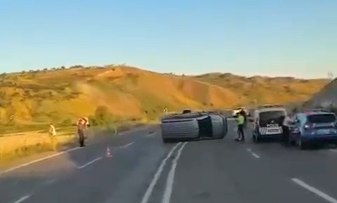 Siirt’te trafik kazası: 2 yaralı Siirt-Baykan karayolunda meydana gelen trafik kazasında 2 kişi yaralandı. Edinilen