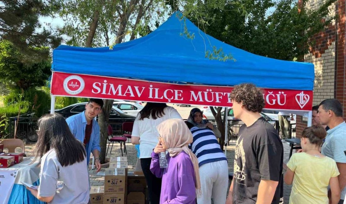 Simav Müftülüğünce YKS’ye giren öğrenciler için emanet ve su ikramı çadırı kuruldu Simav İlçe Müftülüğü ve Türkiye Diyanet Vakfı organizesinde Cumartesi ve