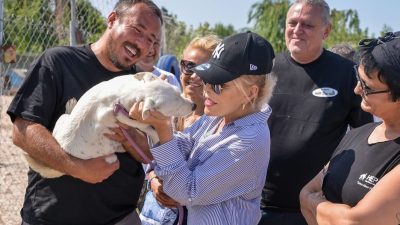 Sahnelerin vazgeçilmez sesi Ajda Pekkan Bursa’da HEPAD Pati Bahçesi ve