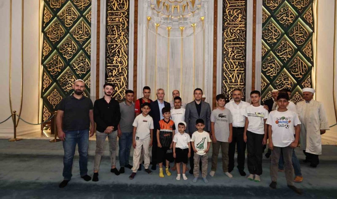 Tahmazoğlu kurban kesim alanlarını ziyaret etti Şahinbey Belediye Başkanı Mehmet Tahmazoğlu, Kurban Bayramı’nın ilk gününde kurban