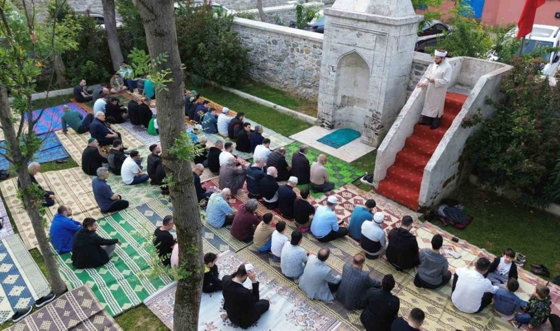Geçtiğimiz cuma günü ilk ibadetin yapıldığı Anadolu Hisarı Namazgâhı, bugün