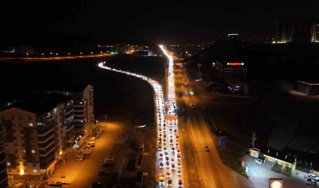 Tatilin son gecesinde trafik yoğunluğu zirve yaptı: 43 ilin geçiş güzergahı havadan görüntülendi 43 ilin geçiş güzergahında bulunan “kilit kavşak” Kırıkkale’de, Kurban Bayramı