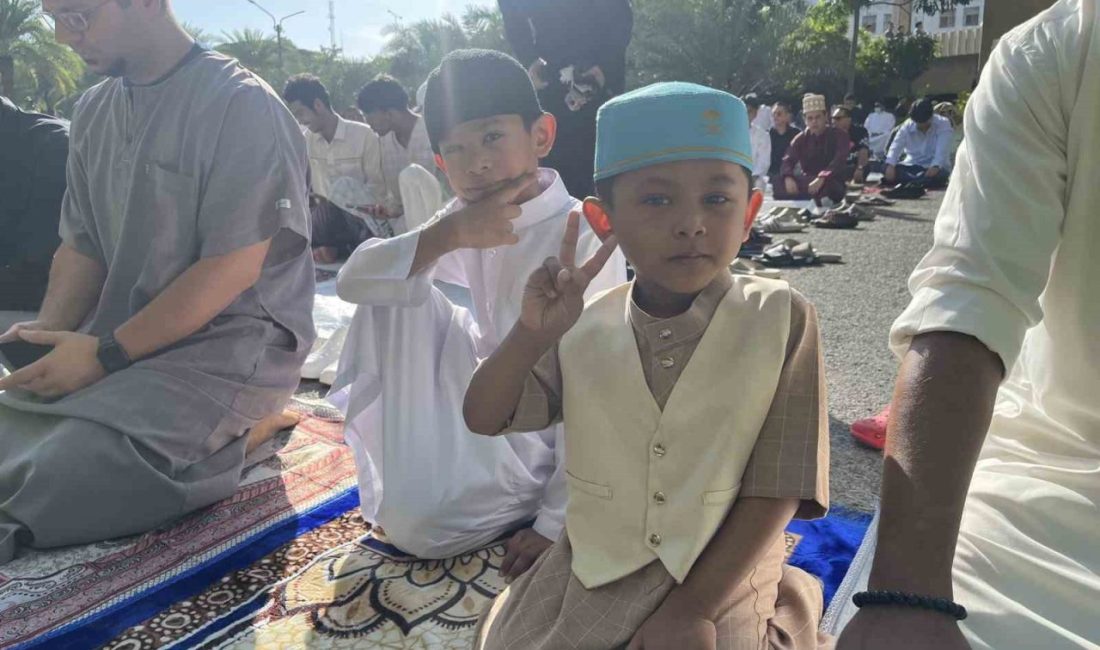 Tayland’da Müslümanlar bayram namazında saf tuttu Taylandlı ve yabancı Müslümanlar Bangkok’ta Kurban Bayramı namazında bir araya