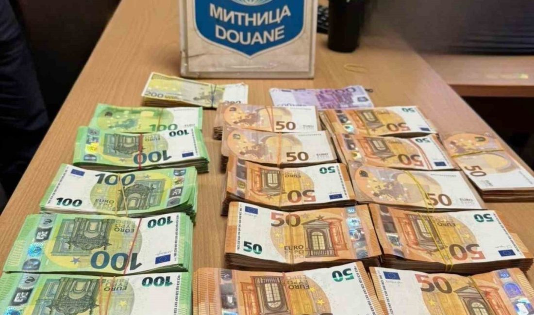 Tırlara gizlenen beyan edilmemiş 200 bin euro sınırda yakalandı Edirne Kapıkule Sınır Kapısı’nın karşısında bulunan Kapitan Andreevo gümrük görevlileri,