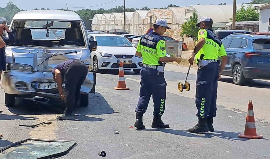 Trafik kazası: 1 yaralı İznik ilçesinde, önündeki kamyonete arkadaş çarpan kamyonetteki yolcu kadın yaralandı.