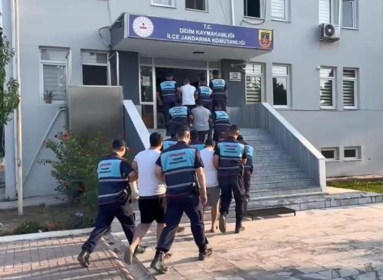 Aydın’ın Didim ilçesinde trafikte çıkan tartışmanın ardından yabancı turistleri taşıyan