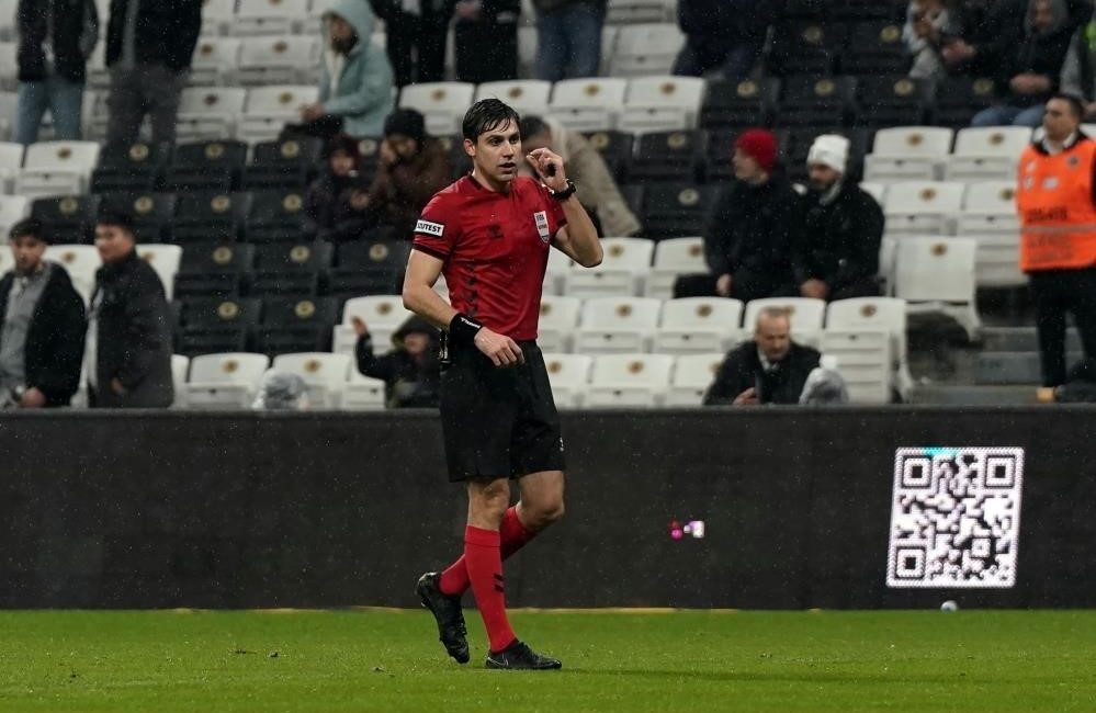 UEFA’dan Mehmet Türkmen’e görev FIFA kokartlı hakem Mehmet Türkmen, bugün oynanacak UEFA U21 Avrupa
