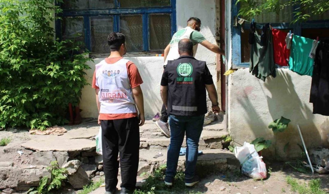 Umut Kervanı Ağrı Derneği yüzlerce aileye kurban eti dağıttı Umut Kervanı Ağrı Derneği, bu yıl Kurban Bayramı’nda ihtiyaç sahibi
