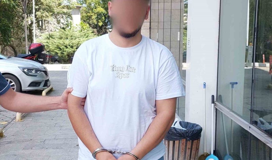 Uyuşturucu ticaretinden gözaltına alındı Samsun’da uyuşturucu ticaretinden gözaltına alınan şahıs adliyeye sevk edildi. Edinilen