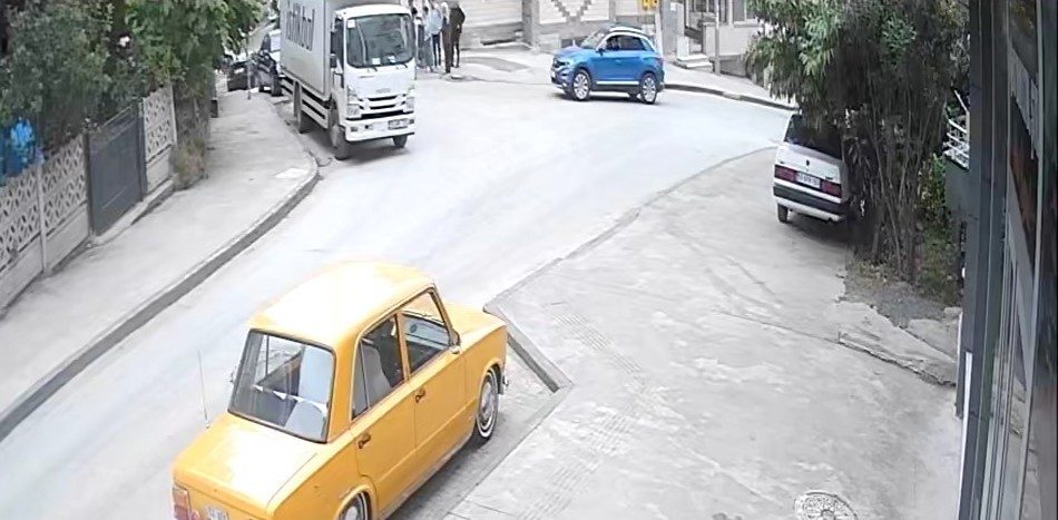 Uzman çavuştan hayat kurtaran hamle: Nefes borusuna dondurma külahı kaçan çocuğu Heimlich manevrasıyla kurtardı Ordu’nun Ünye ilçesinde nefes borusuna dondurma külahı kaçan ve nefes