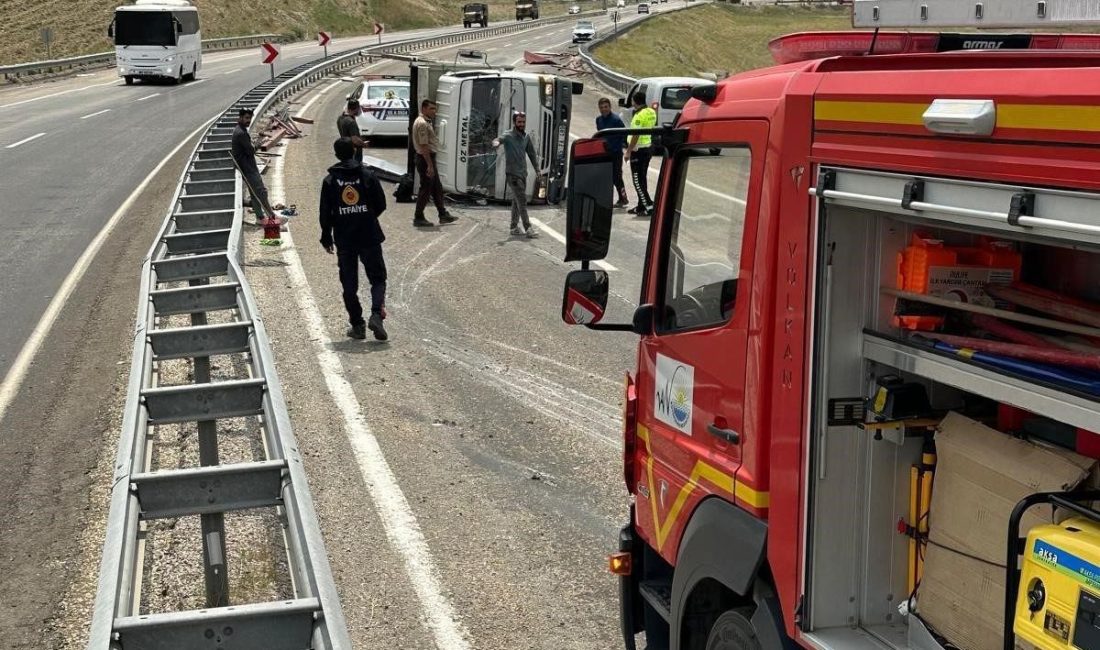 Van’da kamyonet yan yattı: 1 yaralı Van-Gürpınar karayolunda kontrolden çıkan kamyonetin kaza yapması sonucu sürücü hafif