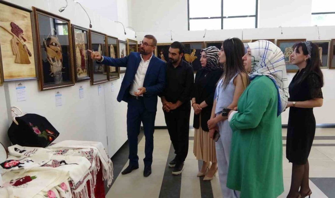Van’da unutulmaya yüz tutmuş sanatlar sergisi açıldı Van’da unutulmaya yüz tutmuş geleneksel el sanatlarının yaşatılması amacıyla düzenlenen