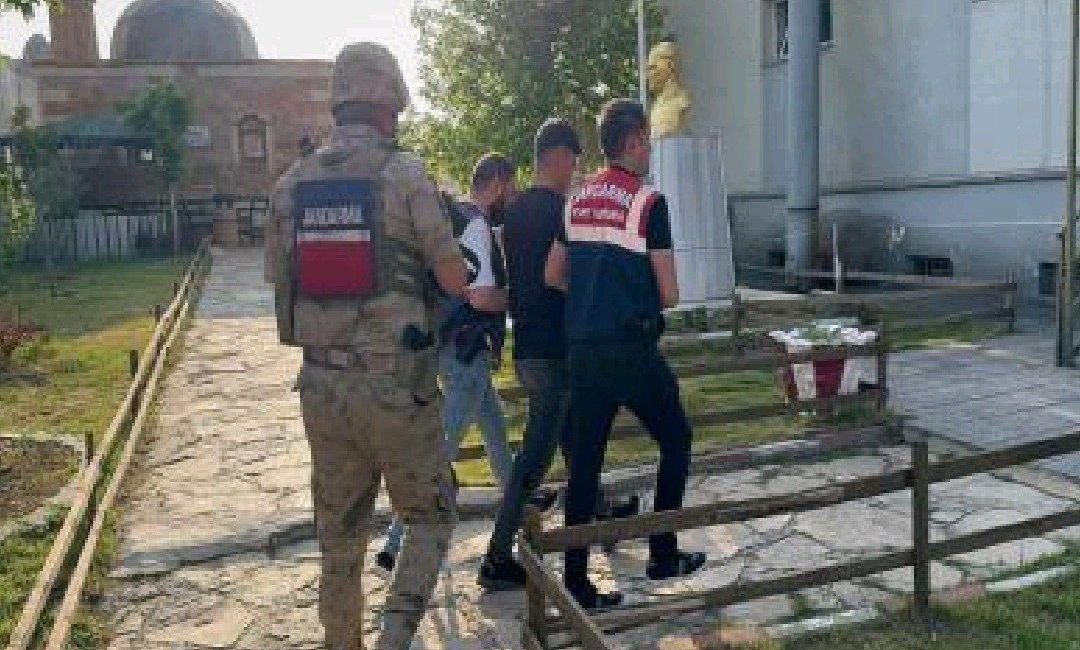 Van’da yaban keçisi avlayan şahıs yakalandı Van’ın Gürpınar ilçesinde yasaklı yaban keçisi avı yapan şahıs, jandarma
