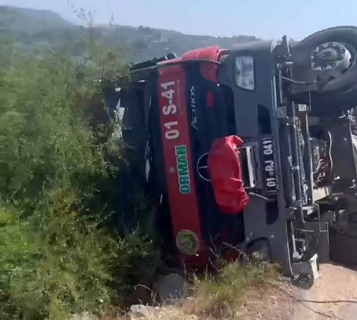 Yangına müdahaleye giden arazöz devrildi: 2 yaralı Adana’nın Kozan ilçesinden İmamoğlu Elifçeler Mahallesi’ndeki orman yangınına destek için