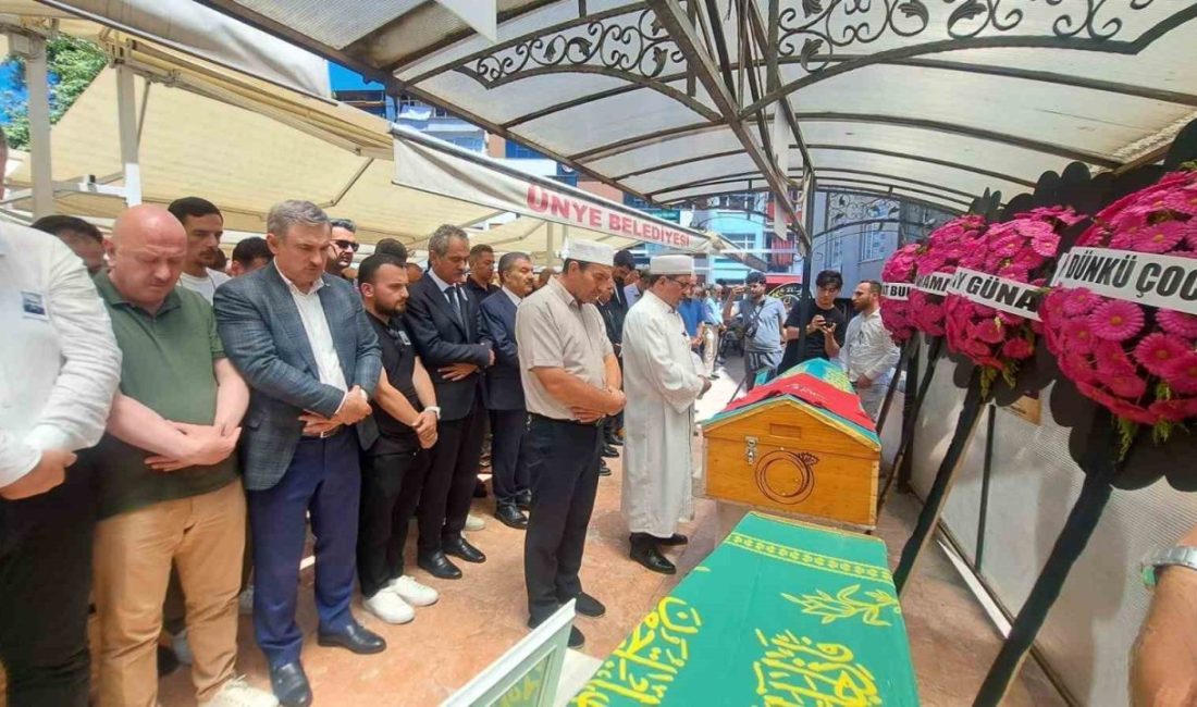 Yapımcı ve yönetmen Ahmet Selim Tuncer, son yolculuğuna uğurlandı Yapımcı ve yönetmen Ahmet Selim Tuncer, tedavi gördüğü hastanede hayatını