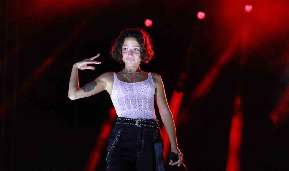 Yüksek Sadakat ve Zeynep Bastık Tekirdağ Kiraz Festivali’nde sahne aldı Tekirdağ’ın Süleymanpaşa ilçesinde bu yıl 59’uncusu düzenlenen “Uluslararası Kiraz Festivali”