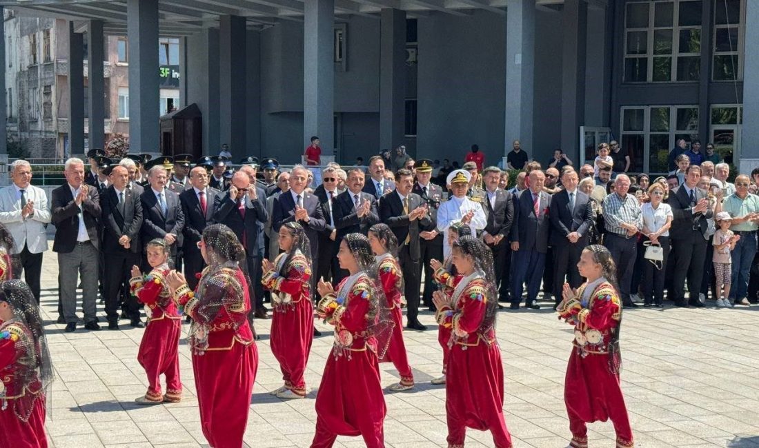 Zonguldak’ın düşman işgalinden kurtuluşunun 104. yılı törenle kutlandı Zonguldak’ın düşman işgalinden kurtuluşunun 104’üncü yıl dönümü nedeniyle Valilik binası