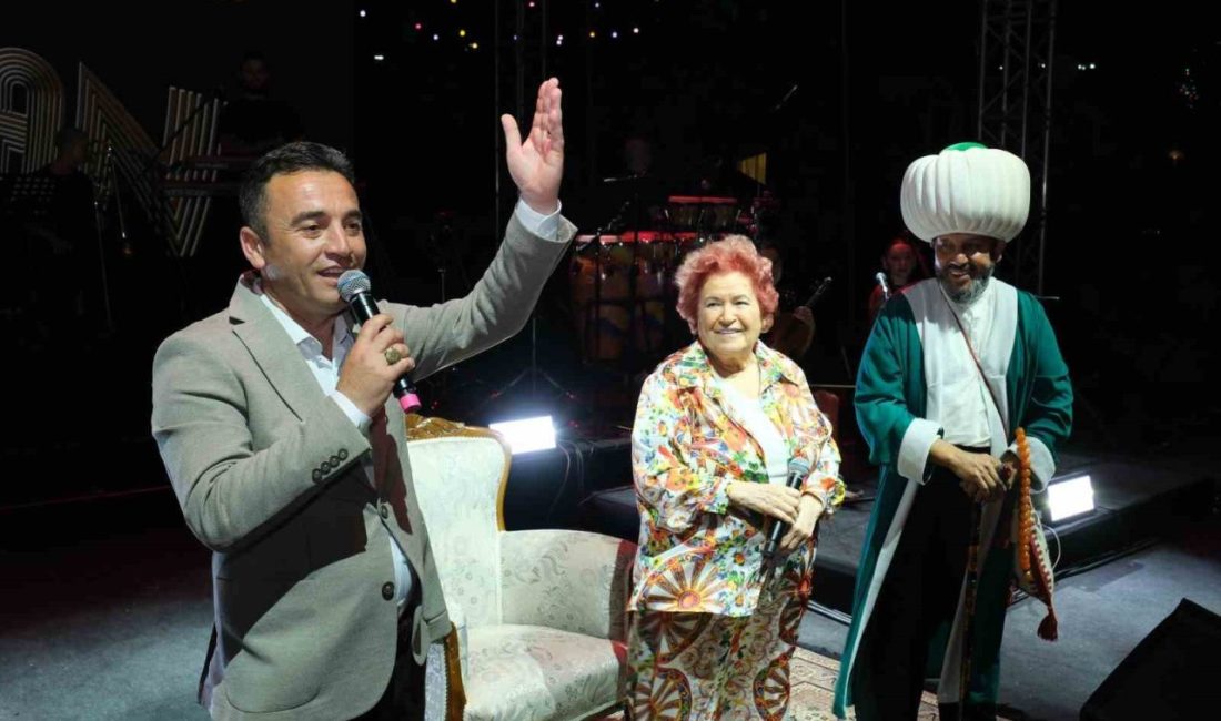 9.Uluslararası Nasreddin Hoca Kültür ve Sanat Festivali konserlerle sona erdi 9.Uluslararası Nasreddin Hoca Kültür ve Sanat Festivali, sevilen sanatçılar Veli