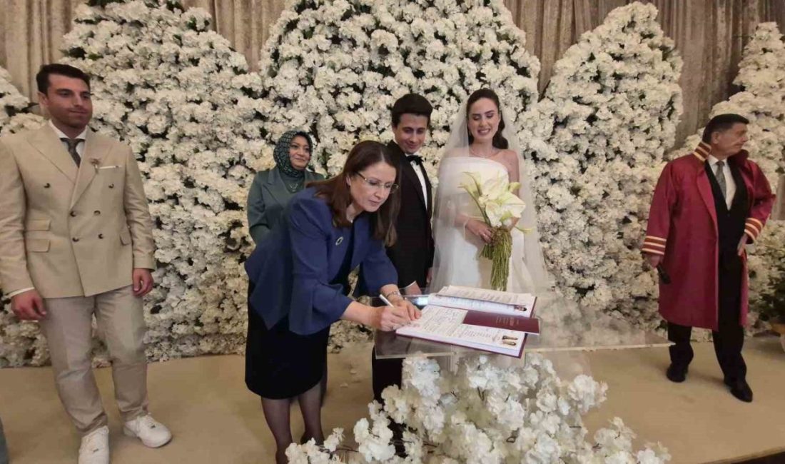 Adalet Bakanı’nın eşi nikah şahidi oldu AK Parti Bartın İl Teşkilatı Yöneticisi Dinçer Çavuşoğlu’nun kızının nikahını