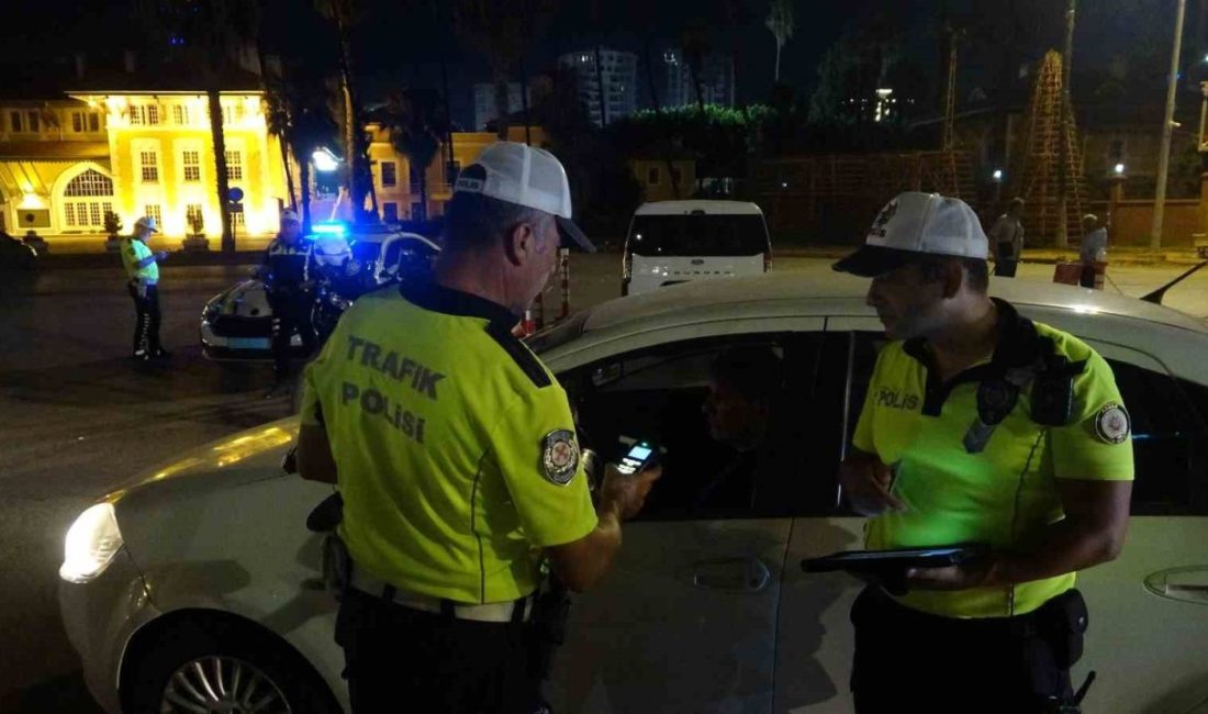 Adana’da alkol ve ışık donanımı uygulaması: 98 kişiye 596 bin 659 TL ceza Adana’da trafik polisleri, düzenledikleri alkol ve ışık donanımı uygulamasında 98