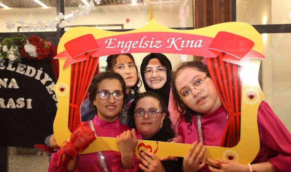 Akyurt Belediyesi Engelsiz Yaşam Merkezinde öğrenim gören kız öğrenciler için özel bir kına gecesi etkinliği düzenlendi Akyurt Belediyesi Engelsiz Yaşam Merkezinde öğrenim gören kız öğrenciler için